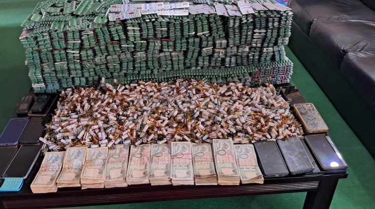फार्महाउसको आवरणमा लागूऔषध कारोबार : १३ जना पक्राउ, ७ लाख नगद र २ लाखभन्दा बढी ट्रामाडोल क्याप्सुल बरामद