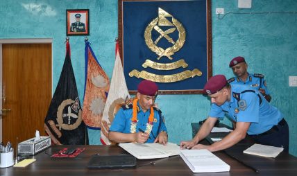 डीआईजी ओम प्रसाद अधिकारीद्वारा पदभार ग्रहण
