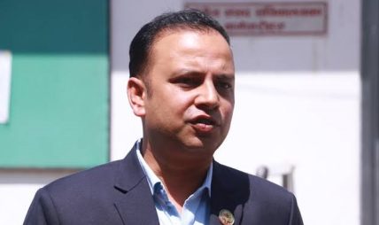 ‘गुट होइन, लोकतान्त्रिक अभ्यासका लागि उम्मेदवार बनेँ’ : पराजितपछि मनिष झा