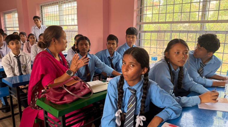उपप्रमुखसँग विद्यार्थी: हातको इशाराले हललाई भावुक बनायो