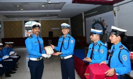 एसएसपी सुरेश काफ्लेद्वारा ट्राफिक नियन्त्रण तालिमको समापन तथा प्रमाणपत्र वितरण एसएसपी सुरेश काफ्लेद्वारा ट्राफिक नियन्त्रण तालिमको समापन तथा प्रमाणपत्र वितरण
