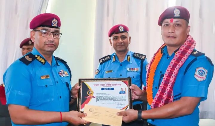 प्रहरी निरीक्षक विशाल मल्ल असार महिनाको सर्वोत्कृष्ट प्रदेश प्रहरी घोषित तथा पुरस्कृत