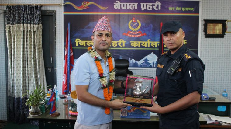 एसपी पवन कुमार भट्टराईले सम्हाले पर्सा प्रहरीको कमान्ड, एसपी सुदिपराज पाठकलाई बिदाइ