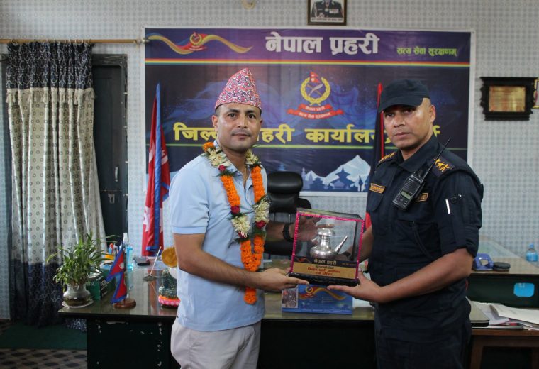 एसपी पवन कुमार भट्टराईले सम्हाले पर्सा प्रहरीको कमान्ड, एसपी सुदिपराज पाठकलाई बिदाइ एसपी पवन कुमार भट्टराईले सम्हाले पर्सा प्रहरीको कमान्ड, एसपी सुदिपराज पाठकलाई बिदाइ