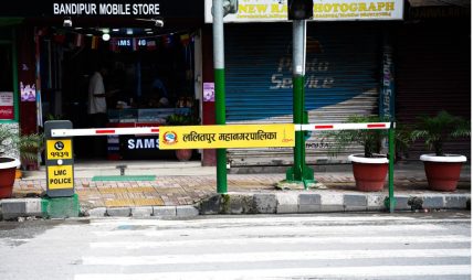नेपालमै पहिलोपटक ललितपुरमा ‘स्मार्ट जेब्रा क्रसिङ’ सञ्चालन नेपालमै पहिलोपटक ललितपुरमा ‘स्मार्ट जेब्रा क्रसिङ’ सञ्चालन