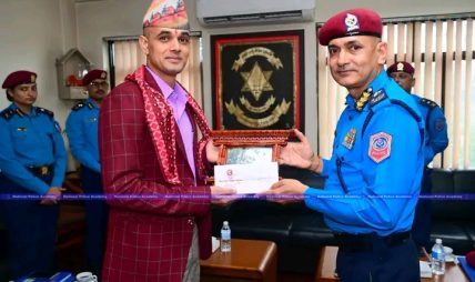 एआईजी राजन अधिकारीद्वारा सरुवा भएका डिएसपी सूर्य बोगटीलाई सम्मानसहित विदाई