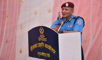 डिआईजी भूपेन्द्र खत्रीद्वारा तुलसीपुर इलाका प्रहरी कार्यालयको अनुगमन, अपराध नियन्त्रण र नागरिकमैत्री प्रहरी सेवामा जोड
