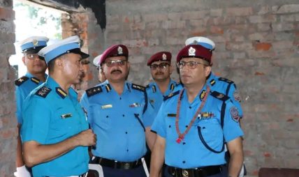 डिआईजी शेखर खनालद्वारा ट्राफिक नियमको कडाइका साथ कार्यान्वयन गर्दै नागरिकमैत्री सेवा दिन निर्देशन