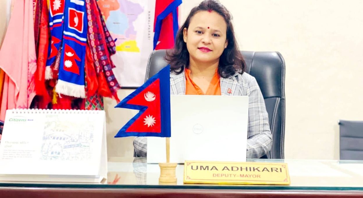 भोटेकोशी बाढी पीडितका लागि सिद्धार्थनगरकी उपप्रमुख अधिकारीद्वारा एक महिनाको तलब सहयोग