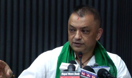 प्रदीप गिरि आलोचना र समर्थनको अतिवादभन्दा माथि थिए: गगन थापा प्रदीप गिरि आलोचना र समर्थनको अतिवादभन्दा माथि थिए: गगन थापा