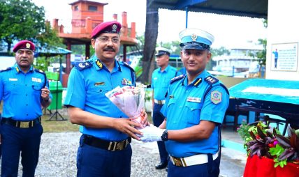 ‘Police Baton’ अन्तर्गत एआईजी शाहसहितको टोलीद्वारा ट्राफिक व्यवस्थापन कार्यालय चितवनको निरीक्षण ‘Police Baton’ अन्तर्गत एआईजी शाहसहितको टोलीद्वारा ट्राफिक व्यवस्थापन कार्यालय चितवनको निरीक्षण