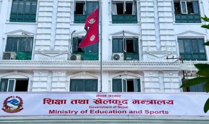 भोटेकोशी बाढी प्रभावित विद्यार्थीको मनोसामाजिक अवस्था बुझेर मात्रै कक्षा सञ्चालन गर्न निर्देशन
