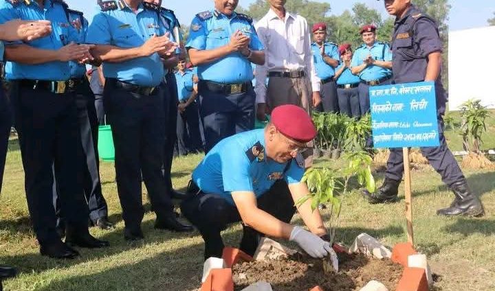 “७१औँ प्रहरी दिवस–२०८३” को अवसरमा कोशी प्रदेश प्रहरी कार्यालय, विराटनगर परिसरमा वृक्षारोपण कार्यक्रम